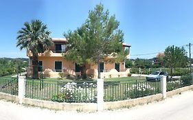 Feakes Apartments